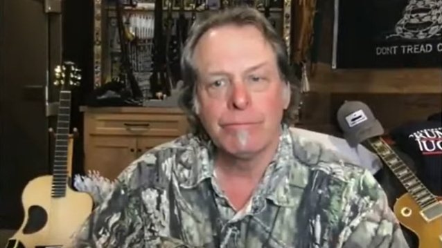 Ted Nagent elogió al presentador de noticias de Fox Tucker Carlson: “Qué valiente, pie en pie, destruye la pared, un tipo que rompe mentiras”