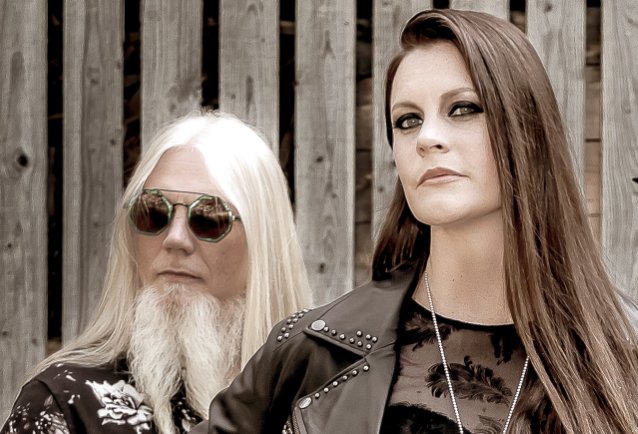 Floor Jansen dice que la salida de Mark Gietali de Nightwish fue una “sorpresa muy repentina”