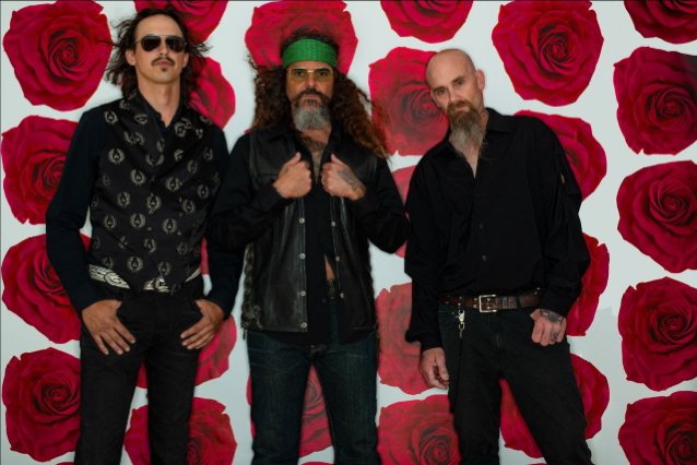 Stöner Feat.  Ex miembros de Kyuss Brant Bjork y Nick Oliver: el álbum debut completo, “Stoners Rule”, está disponible para su transmisión.