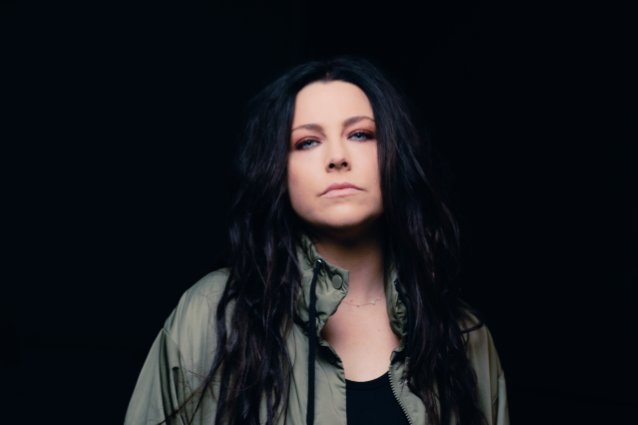 Amy Lee de Evanescence reflexiona sobre la pérdida de dos hermanos: “Siempre seré su hermana”
