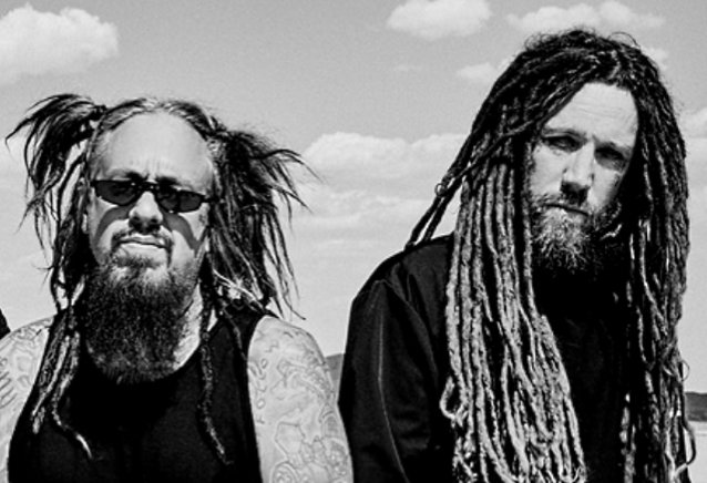 Brian “Head of Corn” Welch dice que Fieldy “necesita pensar un poco en sí misma y en su familia”