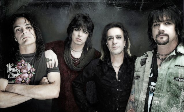 Cenicienta lamenta la muerte del teclista de gira Gary Corbett