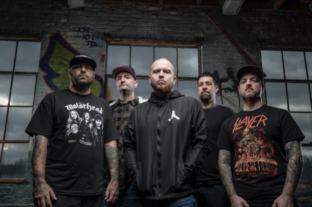 “Hatebreed” lanza dos nuevas bebidas bajo el lema “Breed Brew”