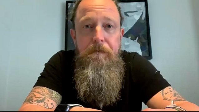 El baterista de Shinedown, Barry Kerch, se sienta al comienzo de la gira después de una prueba positiva en Covid 19.