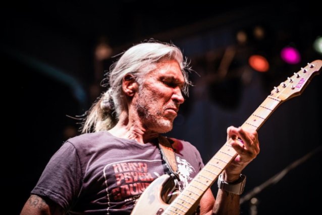 George Lynch cancela el programa debido a los temores de Covid 19