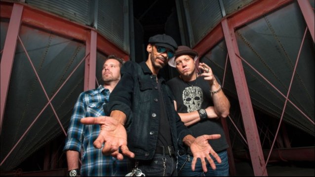 Grinder Blues de Douglas Pinnick ha lanzado un video musical para la canción “Gotta Get Me Some of That”