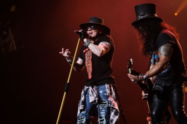 Guns N ‘Roses lanza oficialmente la versión de estudio de la nueva canción “Absurd”