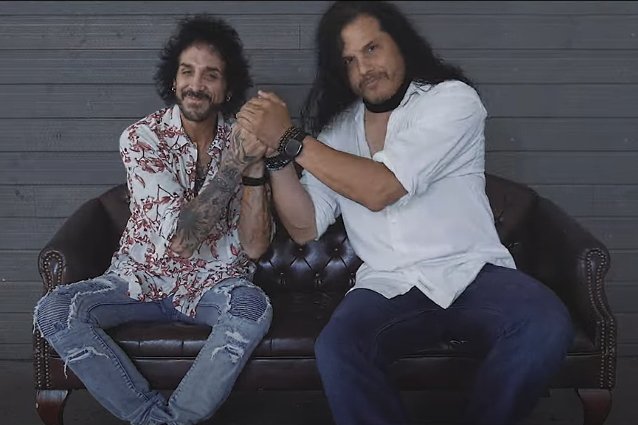 Jeff Scott Soto reúne a Dean Castronov de Journey para el video “Homecoming” de la colección “Duets”, vol.  1 ‘
