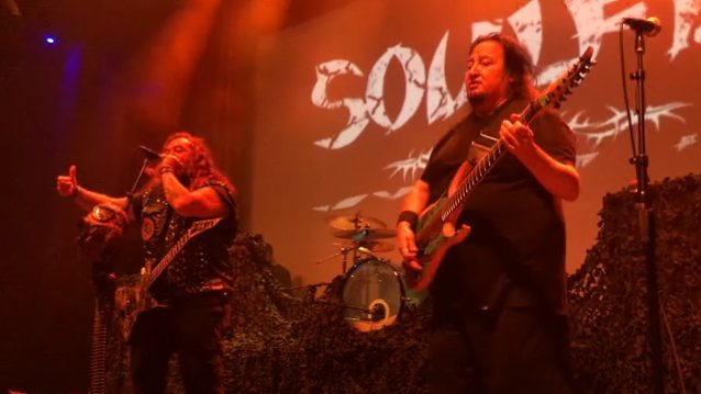 Mira a Soulfly interpretar “Replica” de Fear Factory con Dean Casares a la guitarra
