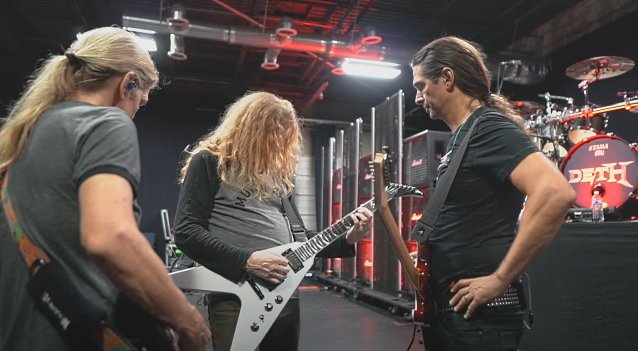 Aquí hay otro video con los ensayos de Megadeth para “Metal Tour of the Year”