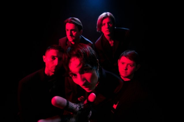 Bring Me The Horizon lanza nuevo sencillo “Di E4u”