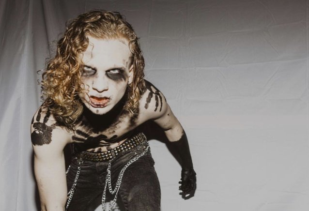El hijo de Corey Taylor comenta sobre la muerte de Joey Jordison y es criticado