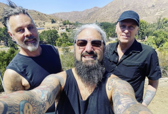 El tercer álbum de THE WINERY DOGS es ‘Mixed And Mastered’;  Lanzamiento esperado para 2023