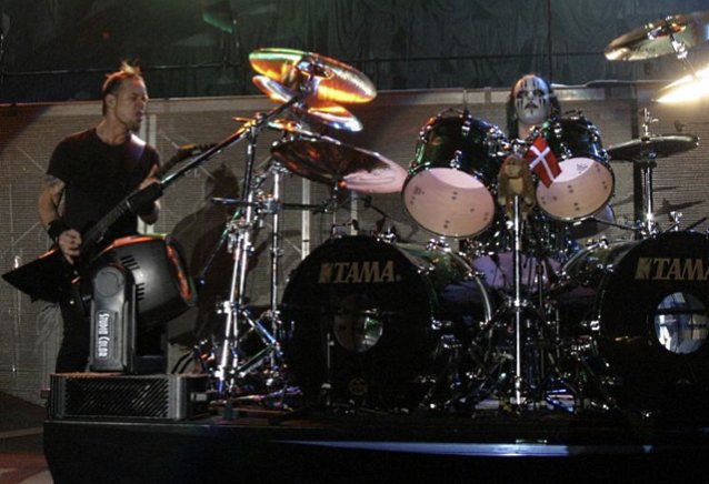 Joey Jordison era “S ** Tting Bricks” mientras jugaba con Metallica en el Boot Festival 2004