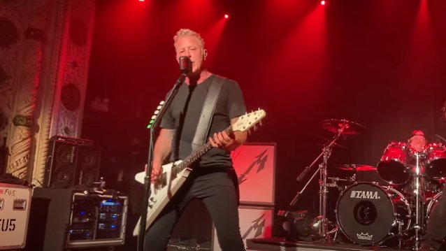Metallica toca en concierto Surprise club en Chicago (video)