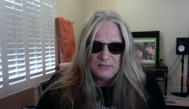 Sebastian Bach dice: “No hay motivo” por qué no debemos combinar la composición clásica del montaje: “No nos haremos más jóvenes”