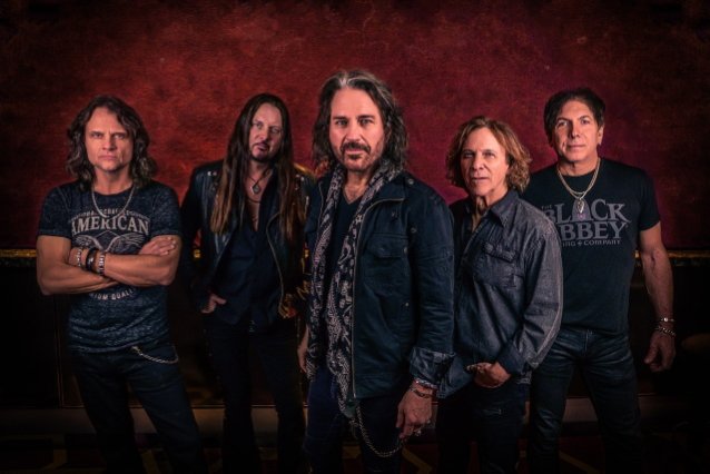 Winger cancela el show debido a varios casos de Covid 19