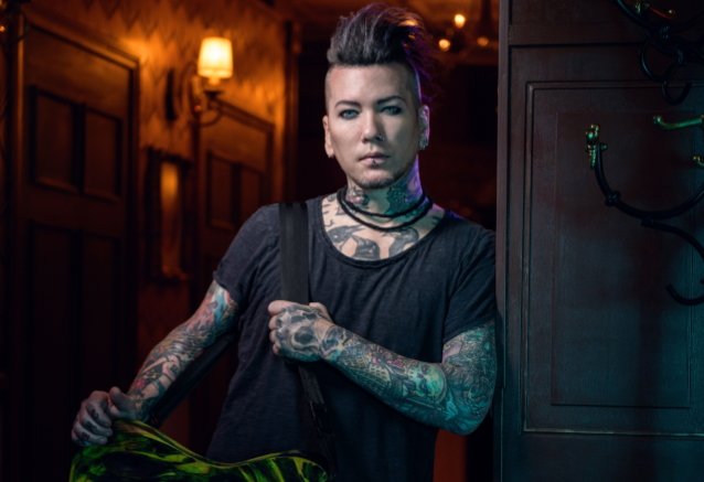 El ex guitarrista de Guns N ‘Roses, Dj Ashba, lanzará una versión del clásico folk italiano “Bella Ciao”.