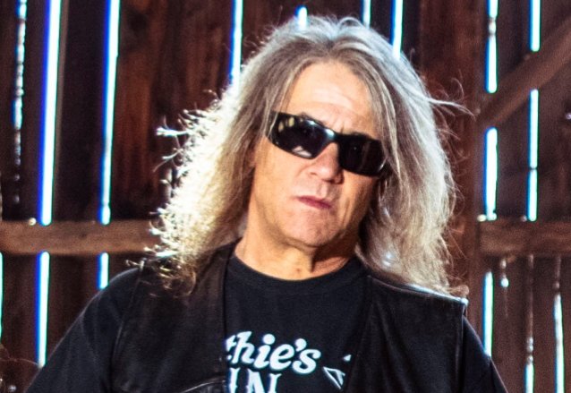 Steve “Zetro” Tears de “Exodus” se siente “absolutamente extraño” tocando en vivo después de una reciente pérdida de peso