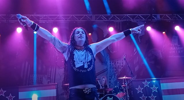 Vea las actuaciones de Skid Row en la Feria Estatal de Oklahoma