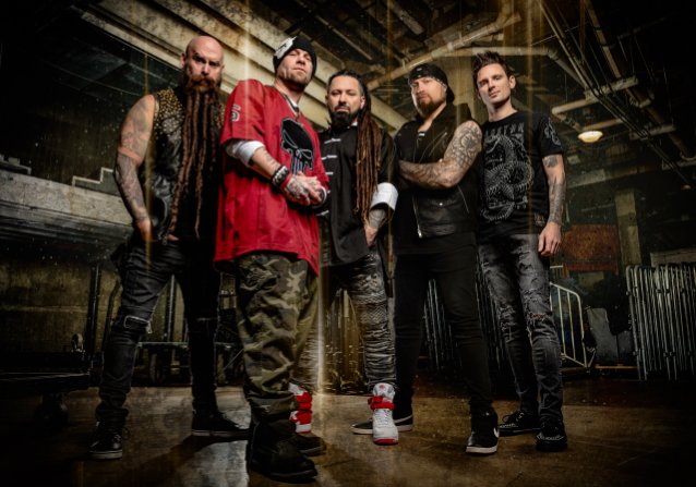 Five Finger Death Punch celebra el cumpleaños de Ivan Moody con un video musical sobre “The Tragic Truth”