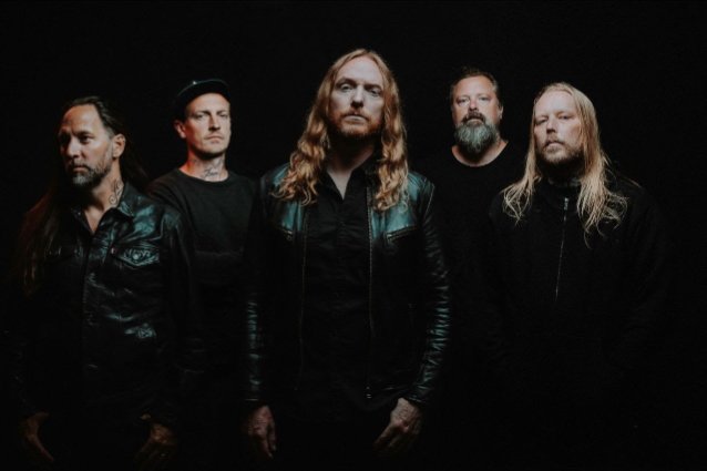 Cuando cinco ex participantes de In Flames se unieron para formar un efecto Halo