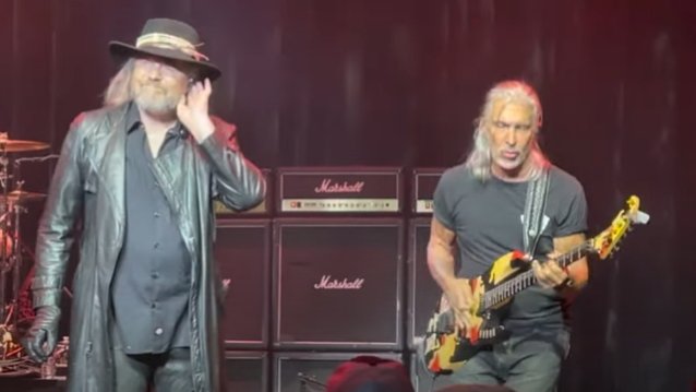 Mira a George Lynch regresar a Dokken en el escenario de Waukegan, Illinois