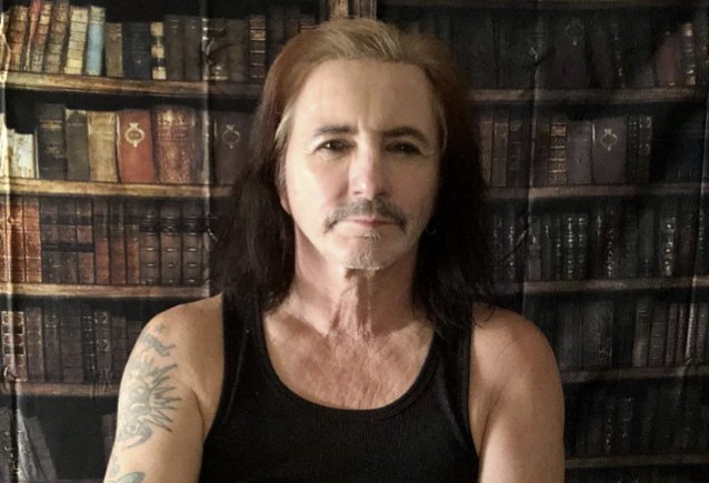 Phil Lewis sobre la necesidad de demandar a Steve Riley por el nombre de LA Guns: “Fue muy bueno”