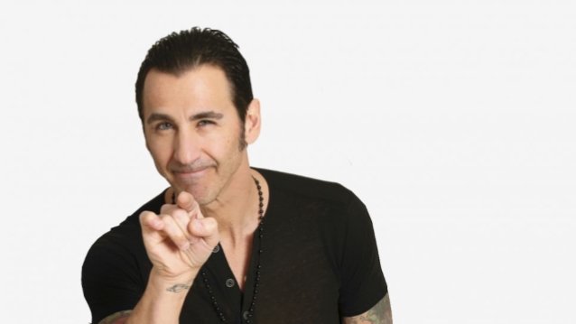 Sally Erna de Godsmack interrumpe a las celebridades por alentar el comportamiento médico durante una pandemia: “Cállate y diviértete”