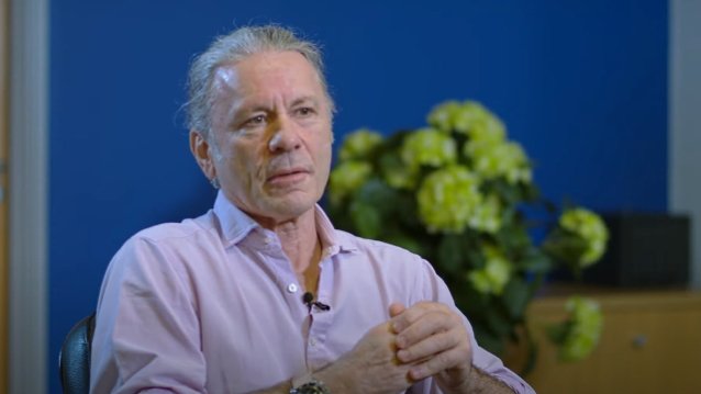 Bruce Dickinson: ‘La mitad de nosotros vamos a tener cáncer, y ya no es una sentencia de muerte’