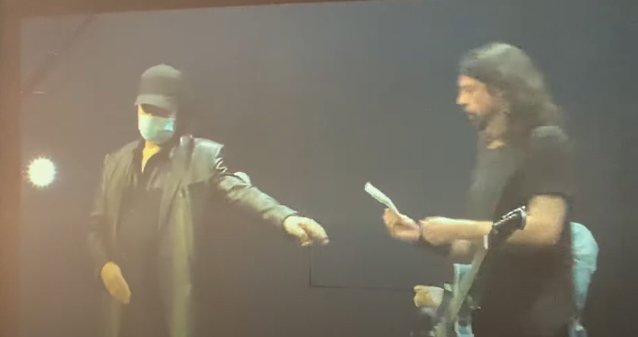 Foo Fighters lleva a Gin Simmons al escenario durante un concierto en Las Vegas (video)