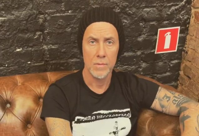 Nergal del hipopótamo: “No seas un cavido. Ve y ponte la vacuna”