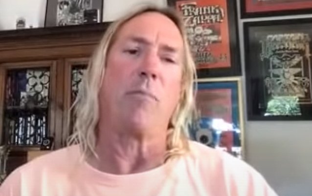 Video del arresto del baterista de instrumentos Danny Carey