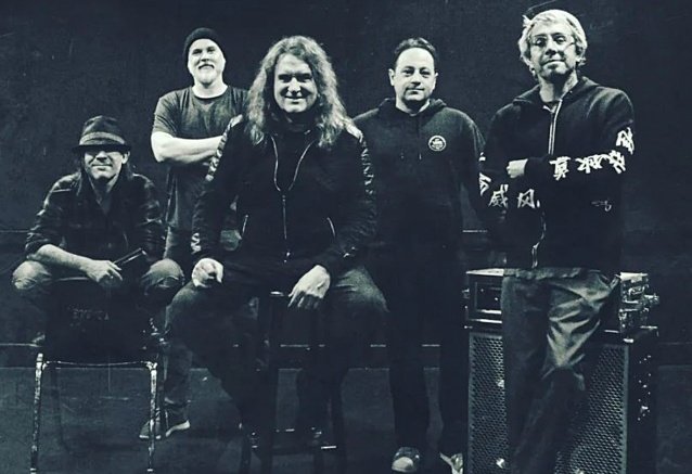 El ex bajista de Megadeth, David Elefson, está trabajando en una colección de arte creada a partir de una interpretación de bajo.