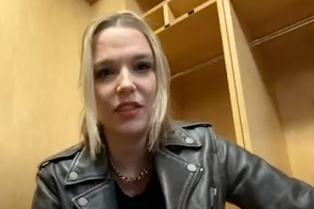 Lzzy Hale de Halestorm describió el incendio del autobús: “Esquivamos una bala”