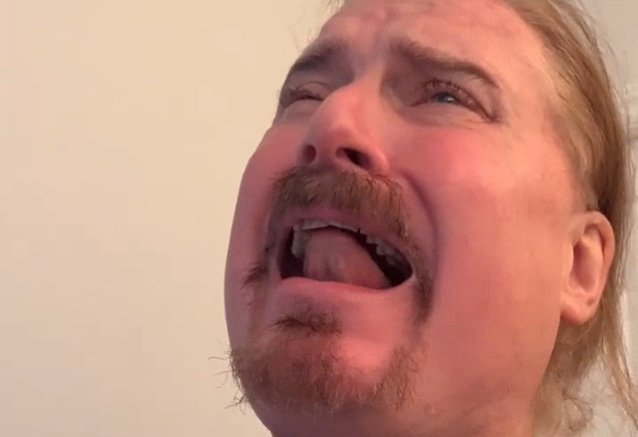 Mira a James Labry de Dream Theater cantar una versión a capella de “The Spirit Carries On”