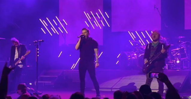 Mira a Shinedown interpretar el nuevo sencillo ‘Planet Zero’ en vivo por primera vez