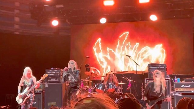 Mira a Vixen actuar en el Rokisland Fest en Florida