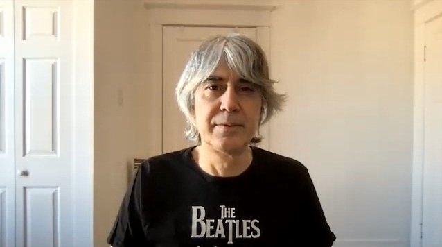 Voivod’s Away explica el título del álbum “Synchro Anarchy”.