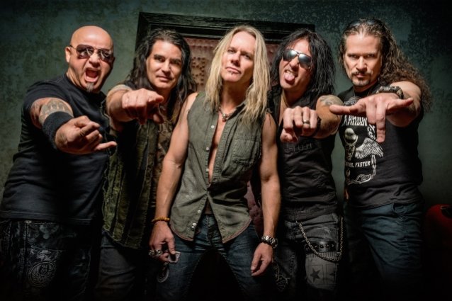Warrant y Sheptone lanzan las cuerdas de guitarra de edición limitada del 30 aniversario de ‘Cherry Pie’