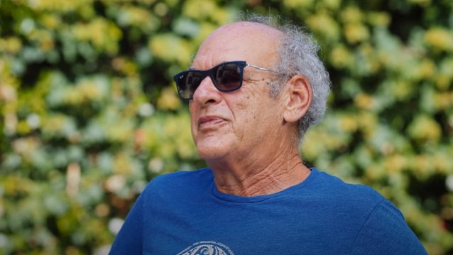 El legendario gerente de Alice Cooper, Shep Gordon, se enfoca en el último episodio de ‘Icons’ de Gibson Tv