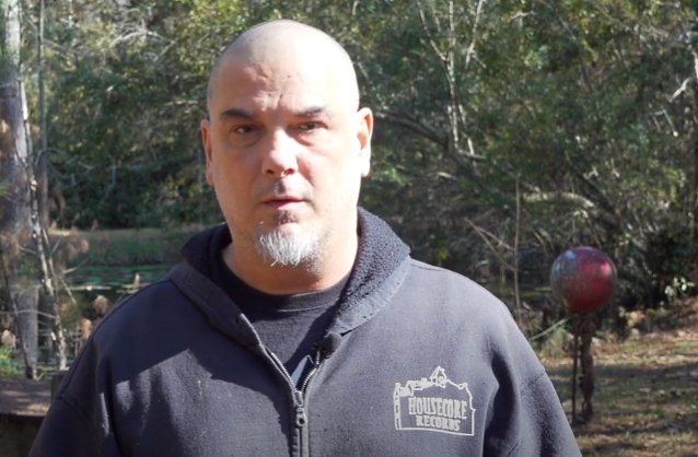 Philip Anselmo recuerda ‘Boca para la guerra’ de Pantera: ‘Escribí el riff principal’