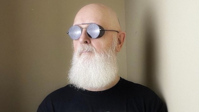 Rob Halford dice que el material sobrante de su autobiografía ‘Confess’ se está utilizando en un proyecto que se anunciará próximamente
