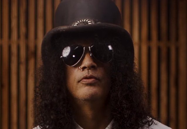 Slash nunca tuvo la intención de hacer que su sombrero de copa fuera parte de su estilo característico