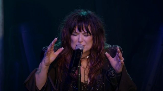 Ann Wilson de Heart dice que una banda es más difícil de mantener unida que un matrimonio