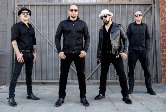 El líder de Volbeat dice que el ex baterista de Slayer, Jon Dette, “lo hizo muy bien” reemplazando a Jon Larsen