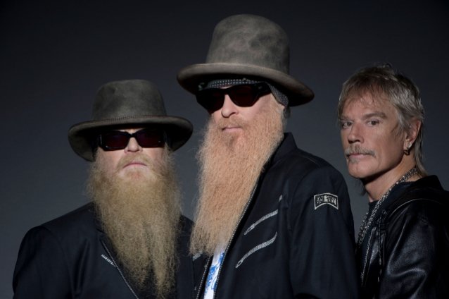 BILLY GIBBONS dice que la familia de ZZ TOP y DUSTY HILL no estuvo involucrada en la ‘venta de bienes’ del fin de semana pasado