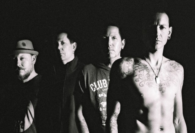 La banda GREY DAZE de CHESTER BENNINGTON antes de LINKIN PARK: la realización del álbum ‘The Phoenix’, primera parte (video)