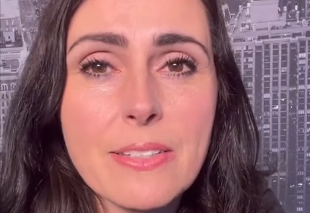 Cantante de Within Temptation: ‘Fue un honor’ participar en el concierto de teletón ‘Save Ukraine #Stop War’