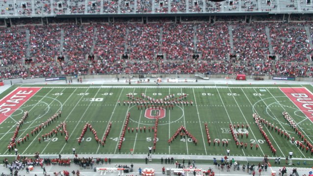 La banda atlética del estado de Ohio rinde homenaje a Van Halen en el juego de primavera